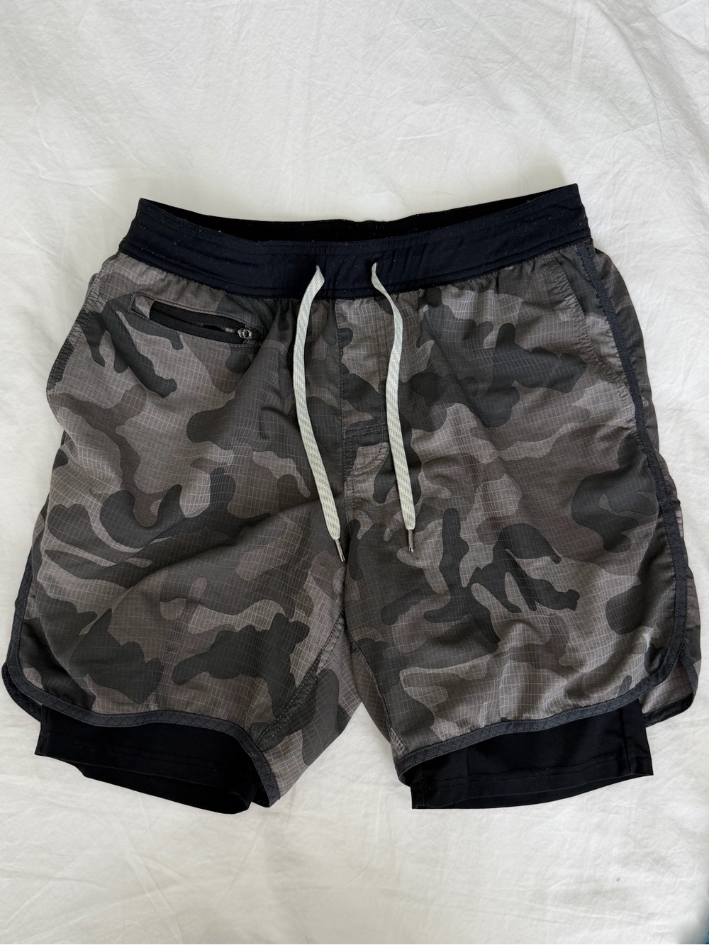 Men’s Vuori LINED Banks Short Camo Size Medium mens workout short